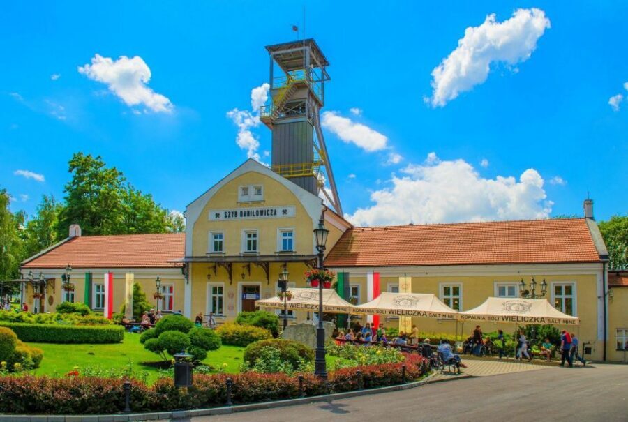 Krakow: Wieliczka Salt Mine Fast-Track Ticket & Guided Tour - How the 150–270 minute schedule plays out