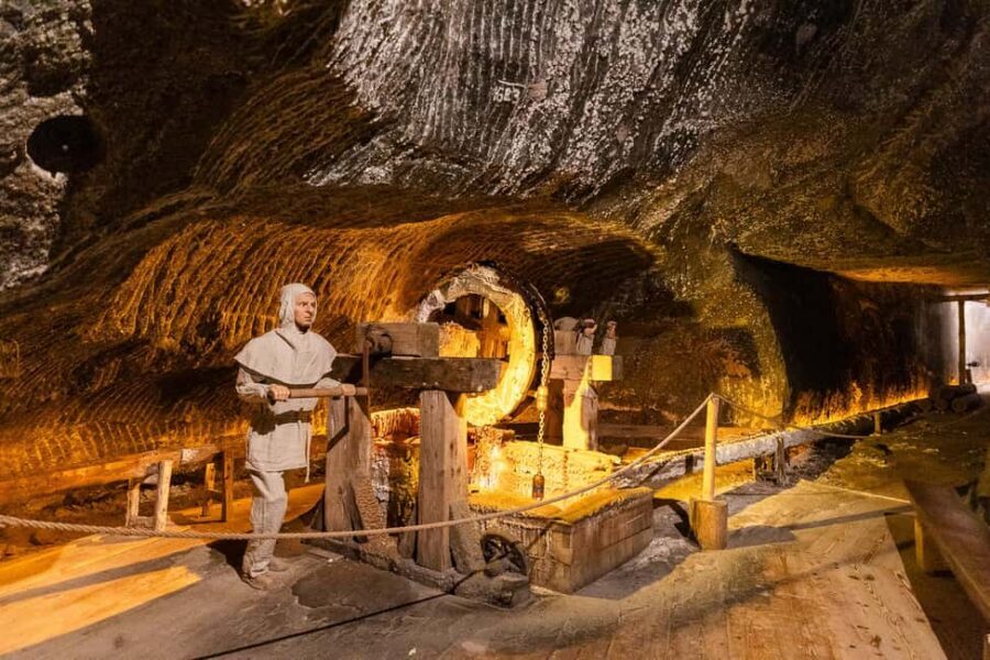 Krakow: Wieliczka Salt Mine Guided Tour - Temperature and clothing: the 17–18°C detail you shouldn’t ignore