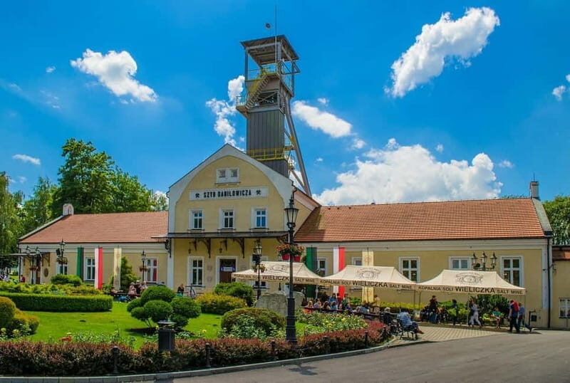 Kraków: Wieliczka Salt Mine Guided Tour with Transfer - The Flow of the Day: Return Lift, Photos, and Bathroom Timing