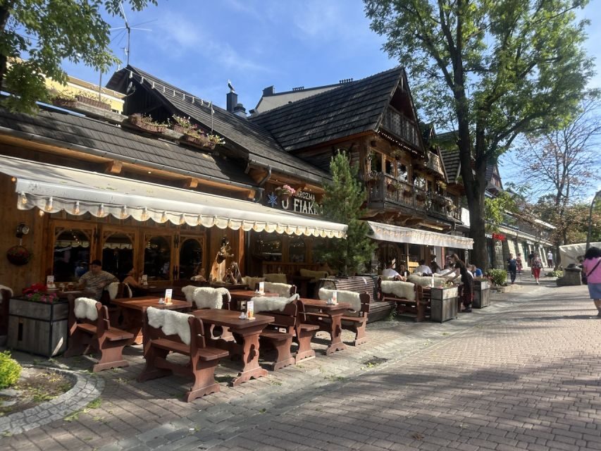 Krakow: Zakopane and Chochołowskie Bath Full Day Trip - Why Zakopane feels like a different world from Kraków