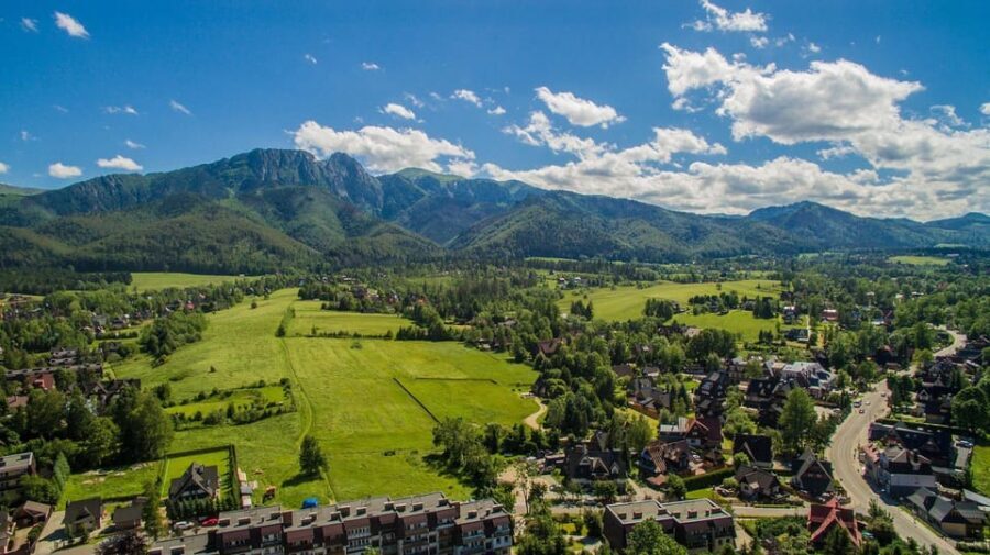 Krakow: Zakopane and Chochołowskie Bath Full Day Trip - Morning pickup and the ride toward the Tatra Mountains