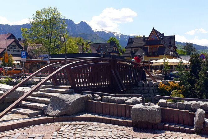 Krakow - Zakopane: Funicular, Cheese and Highland Highlights - Chochołów UNESCO village: highlander wooden houses at human speed