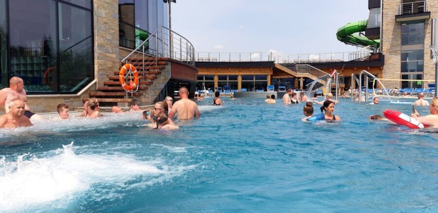 Krakow: Zakopane, Gubałówka & Thermal Baths – Full-Day Tour - Zakopane center: 2 hours that can be great or a little touristy