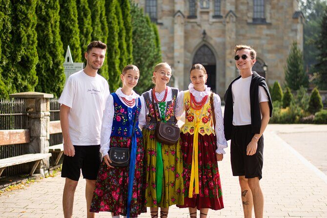 Krakow: Zakopane & Hot Springs Tour with Cable Car (Hotel Pickup) - Stop 1: Chocholow wooden village—short time, good payoff
