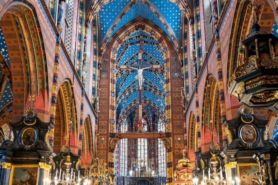 Krakow's Old Town, St. Mary's Basilica and Rynek Underground - Meeting point at St. Mary Magdalene Square: don’t miss your guide
