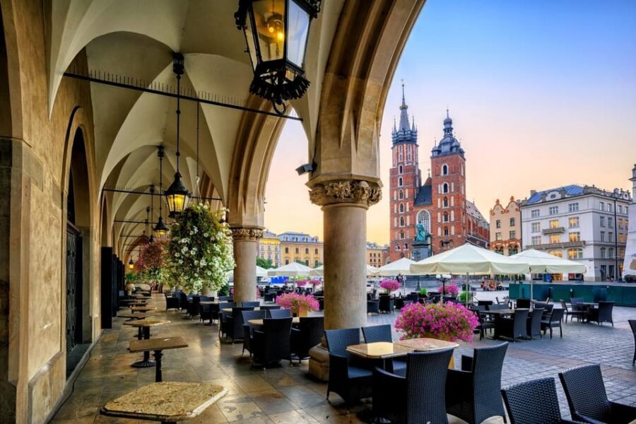 Krakow's Rynek Underground Museum Tour with Ticket and Guide - Under the Main Square: What Makes This Museum Different