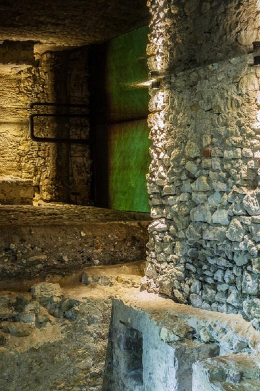 Krakow's Rynek Underground Museum Tour with Ticket and Guide - Multimedia Effects: Projections, Sound, and Holograms