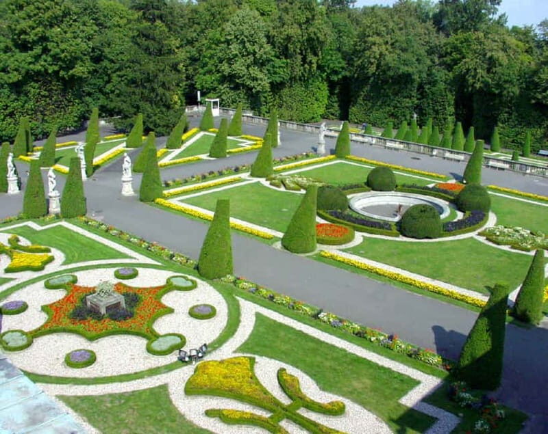 Lazienki Park and Museum of King Jan III Palace at Wilanow - Chopin Monument and Myśliwiecki Palace: What the Smaller Signals Add