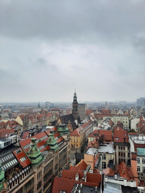 Legends of Old Town 1 Hour Walking Tour in Wroclaw (English) - The guide experience: stories plus real local help