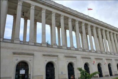 Life Behind the Iron Curtain Warsaw Walking Tour - Getting Your Bearings: Constitution Square as the Opening Scene