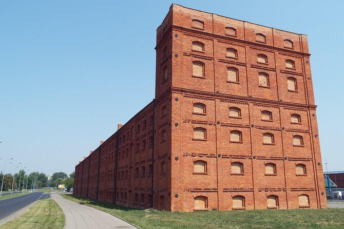 Lodz Old Town Manufaktura Highlights Private Walking Tour - Piotrkowska Street: architecture you can read while you walk