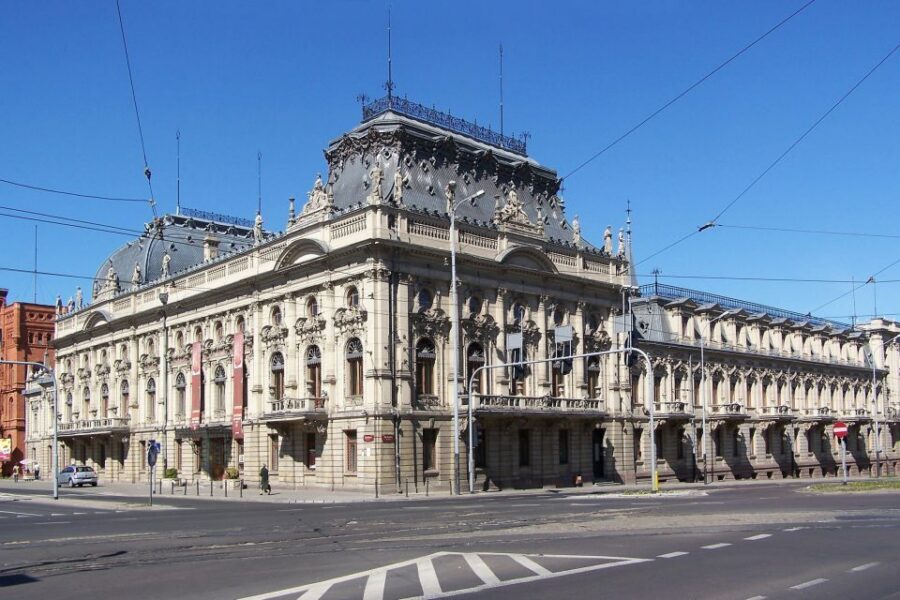 Lodz Old Town Manufaktura Highlights Private Walking Tour - The 2-hour option: best for first-time orientation