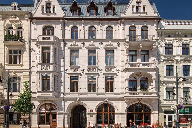 Lodz Old Town Manufaktura Highlights Private Walking Tour - Starting at Manufaktura: the easiest way to get oriented