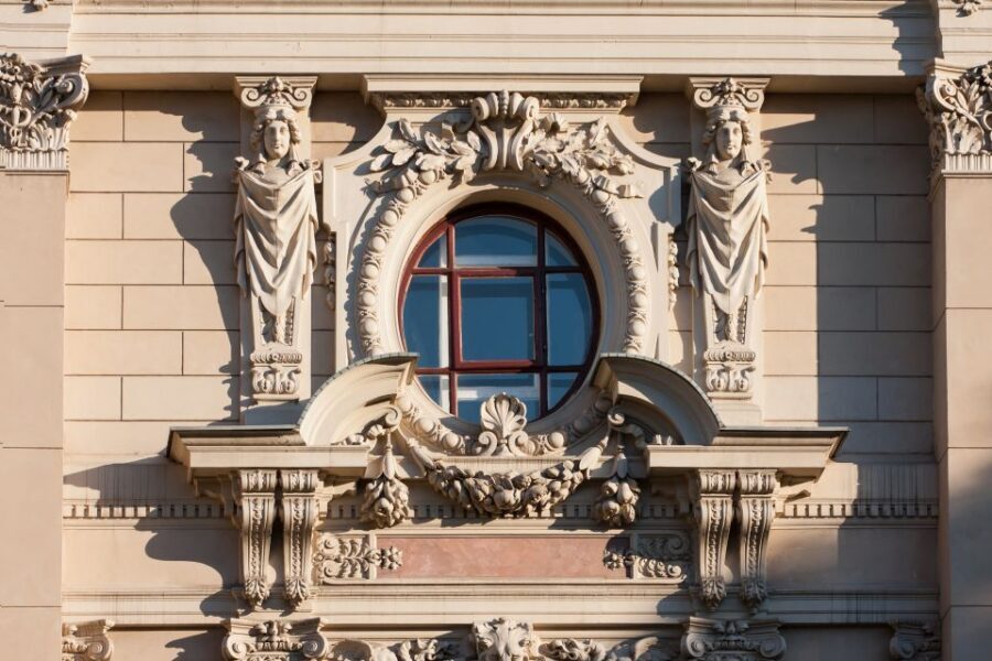 Lodz: Private City Walking Tour - Old Town Square: Jewish community roots and Soviet-style architecture after the war