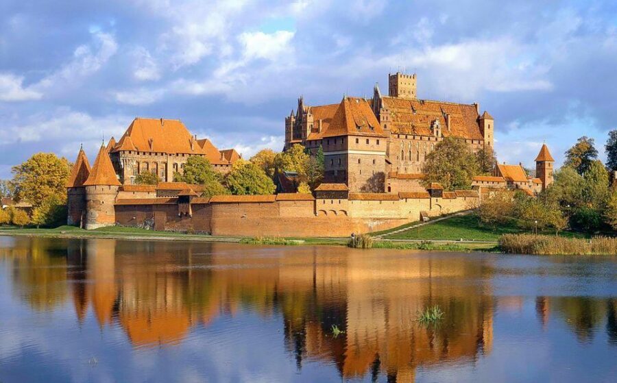 Malbork Castle Half Day Private Tour - Languages and private group dynamics: getting more out of the guide