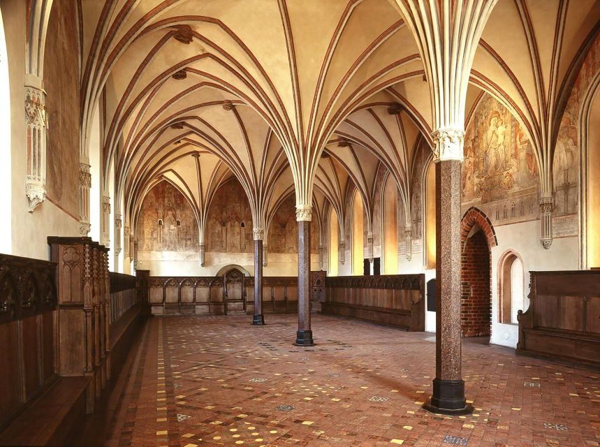 Malbork Castle Half Day Private Tour - Amber Museum: jewelry inside a fortress (yes, it’s that kind of contrast)