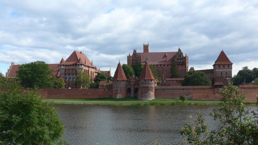 Malbork Castle Tour: 6-Hour Private Tour - Logistics That Make the Difference: Stairs, Timing, and Staying Informed