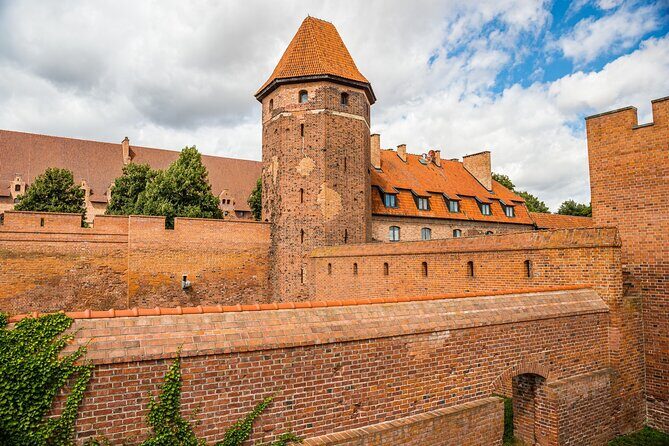 Malbork Castle Tour: 6-Hour Private Tour to The Largest Castle in The World - Price and value: $354.79 per person, and what you’re paying for