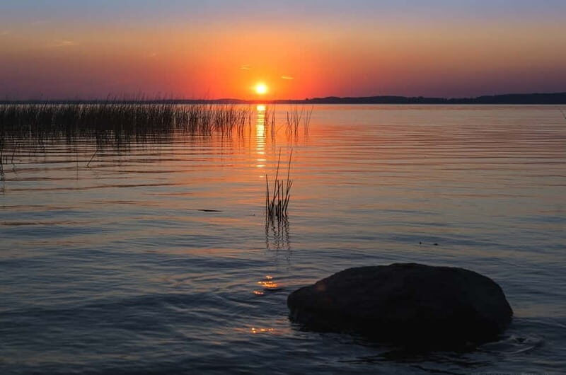 Masurian Lake District: Canoe and Sailing Tour from Warsaw - The 40-meter yacht cruise on Śniadrwy Lake with dinner