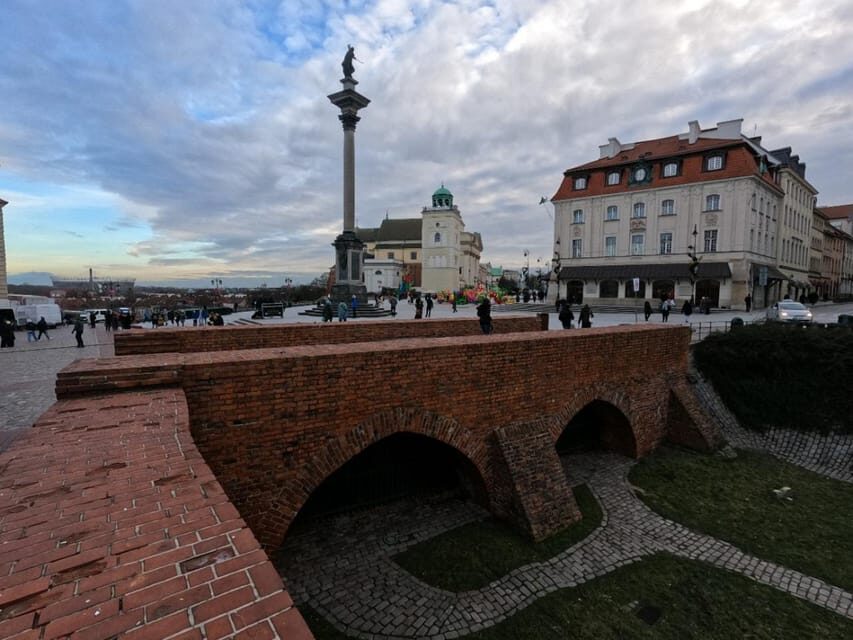 Medieval Warsaw Walking Tour with Smartphone App - Leplace World on your phone: how the puzzle flow really works