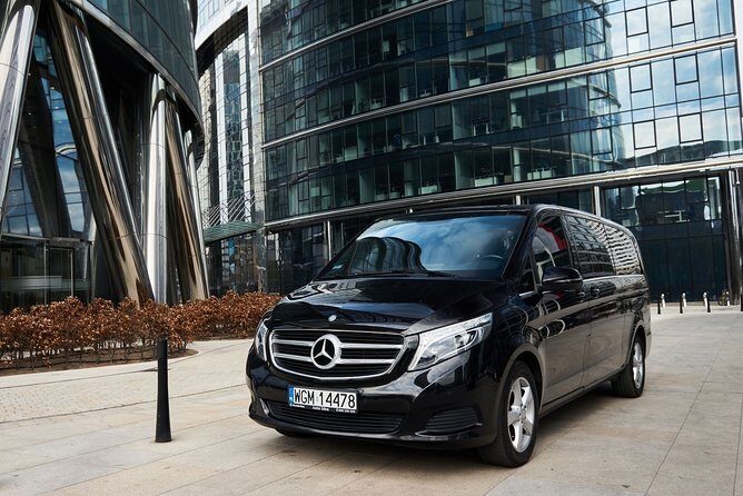Mercedes with a driver at your disposal in Warsaw (4-8-12 hours) - What you can actually do with the driver at your disposal