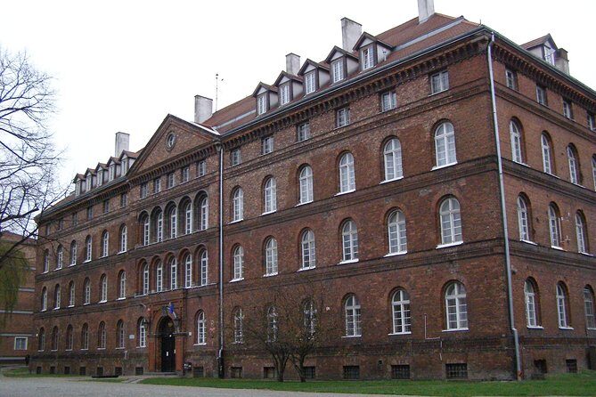 Museum of the Second World War Gdansk Private Tour & Tickets - Starting at Witold Pilecki’s monument: orientation before the museum
