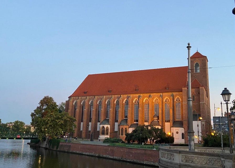 Night tour through Wroclaw - Wrocław’s Gnomes and Wrocław Cathedral: the finish that rewards your effort