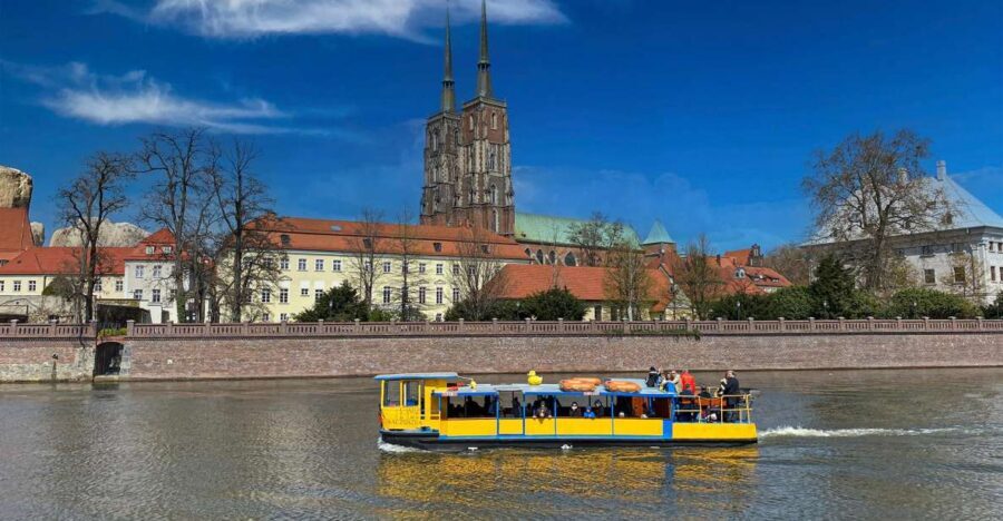 Oder river cruise and walking tour of Wroclaw - Getting started at your hotel: a short walk to the river, not a complicated mission