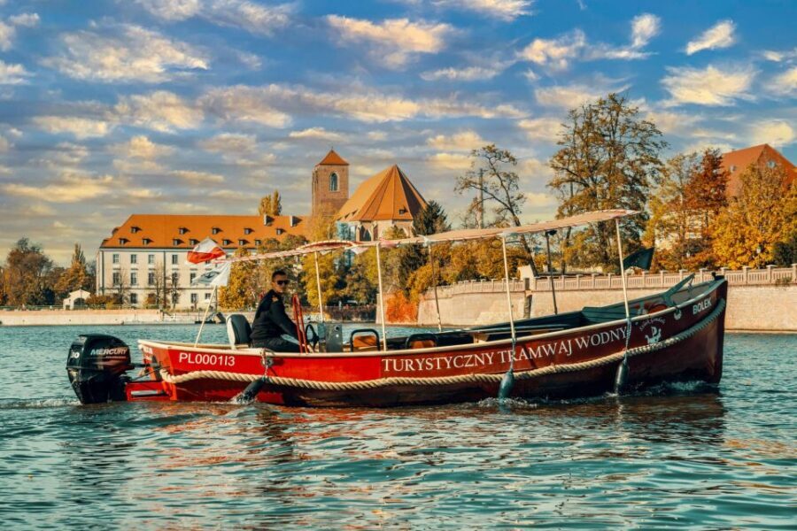 Oder river cruise and walking tour of Wroclaw - Market Square and the Town Hall: your classic Wrocław anchor point