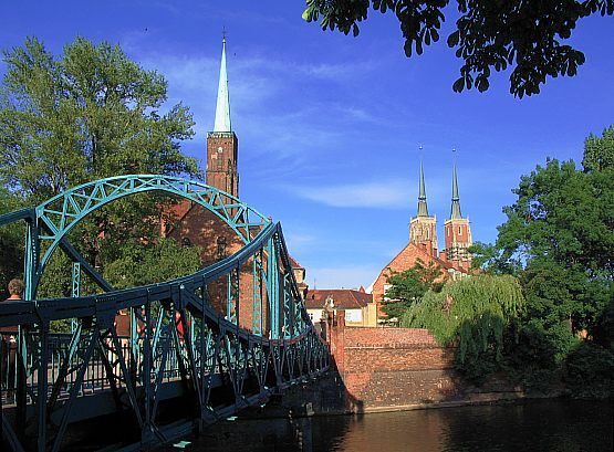 Oder river cruise and walking tour of Wroclaw - Crossing bridges the Wrocław way: the Venice-style feeling