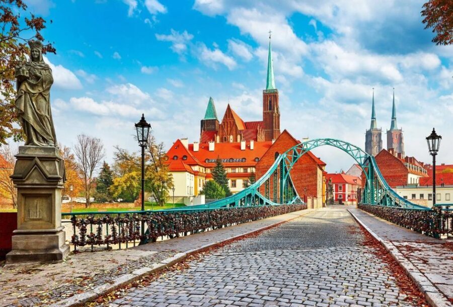 Oder river cruise and walking tour of Wroclaw - Into the Old Town: Wrocław University and Aula Leopoldina’s baroque wow