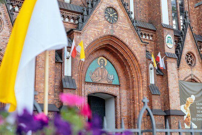 Off the Beaten Track in Warsaw: Private City Tour - Why Praga feels like real Warsaw