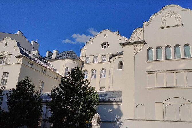 Offbeat Warsaw: Explore the Edgy & Artsy Praga District - Where the walk starts and how it ends at Bohema (Szwedzka metro + tram)