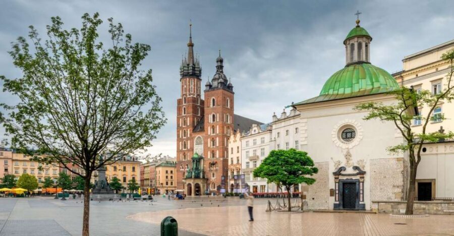 Old Town short guided walk with entry to St. Mary's Basilica - Key takeaways before you go