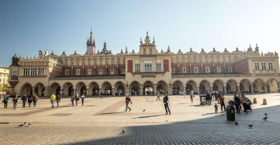 Old Town, St. Mary's Basilica and Rynek Underground Tour - Collegium Maius Courtyard: Copernicus’s Connection, Without the Long Detour