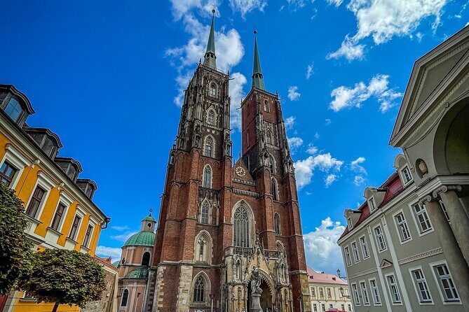 Old Town Wrocław Walking Tour - Town Hall: gothic power and the beer-cellar story