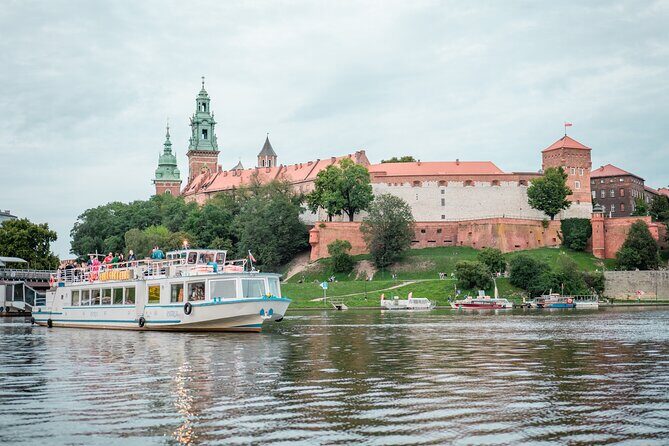 One Hour River Cruise in Krakow - The Itinerary Style: One Main Stop, One Long View