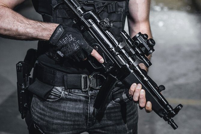 Package "Full Auto" - The guns: a lineup designed for variety (and bragging rights)