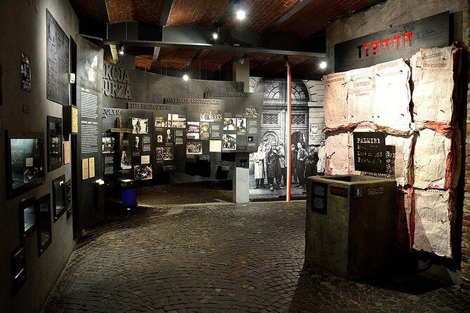 Palace of Culture & Science + Warsaw Uprising Museum: SMALL GROUP /inc. Pick-up/ - Small-group pacing and door-to-door transfers in Warsaw