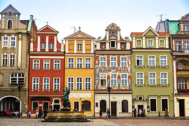 Poznan Old Town and Top Attractions Private Walking Tour - Chopping through the quiet: Jesuits Collegium and Chopin Park