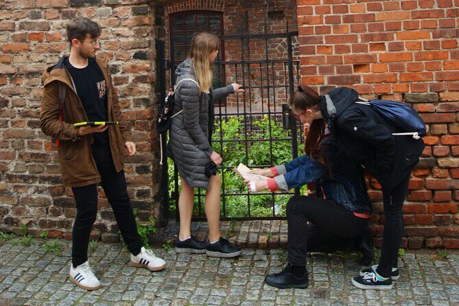 Private 2-Hour Tour with City Game in Gdańsk - Kings marched here: Neptune’s fountain, the Town Hall legend, and a photo moment