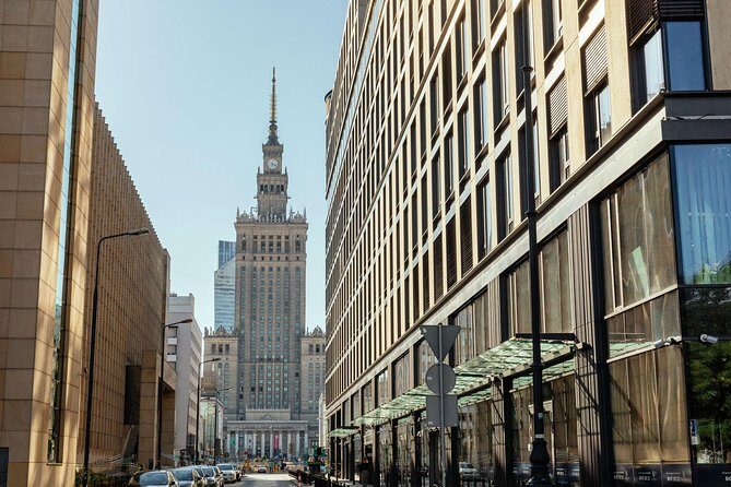 Private City Kickstart Tour: Warsaw - Castle Square (Plac Zamkowy) and the Royal Castle Area