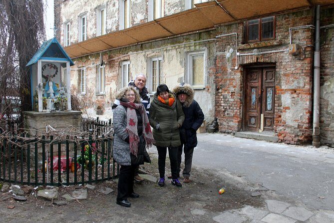 Private Historical Tour of Warsaw by a Retro Fiat with Pickup - Price and pace: what you’re really paying for