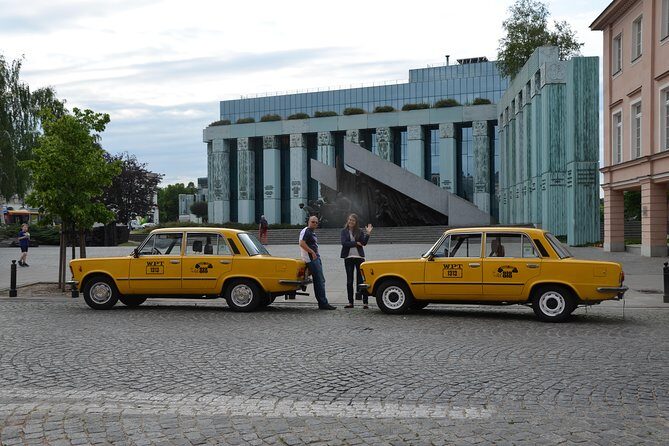 Private Historical Tour of Warsaw by a Retro Fiat with Pickup - Old Town and Castle Square: UNESCO core with WWII clues