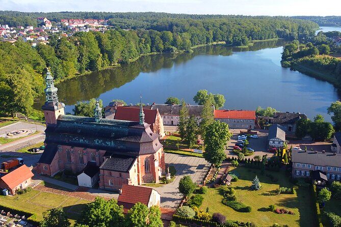 Private Kashubian Switzerland Tour - Szymbark Education Center: Kashubian songs, the upside down house, and Siberia stories