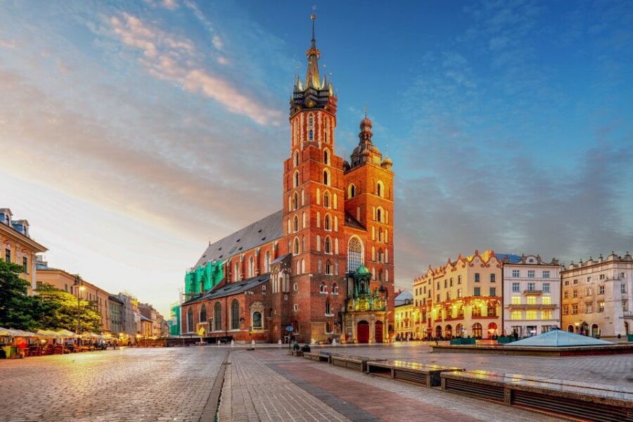 Private Krakow Tour: St. Mary’s, Cloth Hall & More - Languages, guide quality, and what you’ll notice in real life