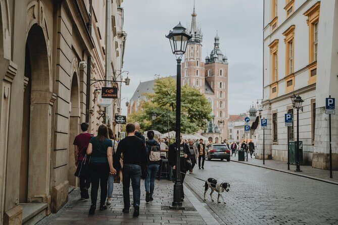Private Tour of Krakow Old Town and Jewish Quarter in one walk - Meeting points: start easy, finish in Kazimierz