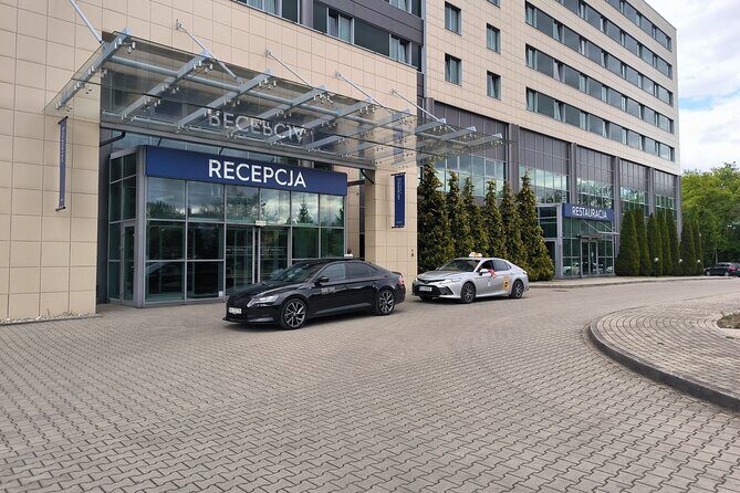 Private transfer from/to Krakow airport / City of Krakow - Airport Pickup That Starts 15 Minutes Early