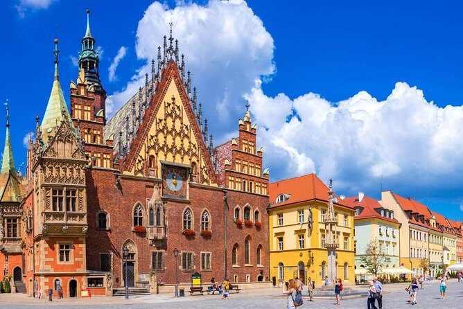 Private Transfer from Wroclaw (WRO) Airport to Wroclaw city centre - What’s Actually Included (And What You Pay Extra For)
