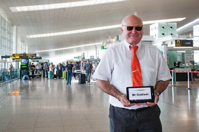 Private Transfer from Wroclaw (WRO) Airport to Wroclaw city centre - Premium Comfort for Up to Six People
